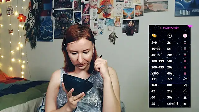 Snapshot of licentia__poetica chatting on December 19, 3:35 am licentia poetica online show from December 19, 3:35 am