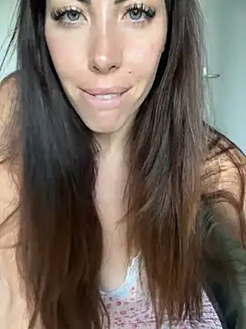 Snapshot of Eyline chatting on January 13, 3:15 pm Eyline online show from January 13, 3:15 pm