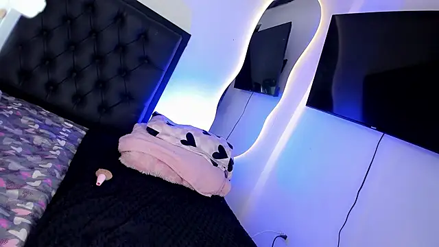 Maryonthemoon online show from June 4, 10:27 pm