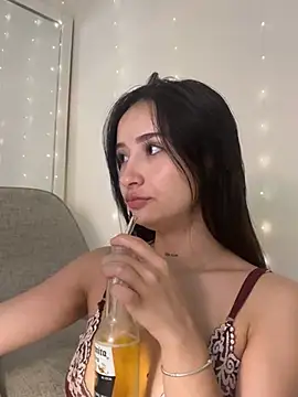 Snapshot of Angeeel_ chatting on December 9, 11:24 pm Angeeel online show from December 9, 11:24 pm