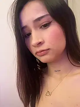 Snapshot of Angeeel_ chatting on December 18, 9:08 pm Angeeel online show from December 18, 9:08 pm