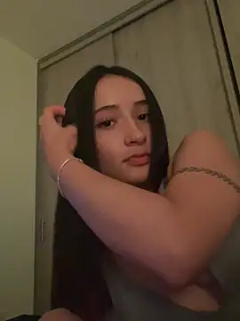 Snapshot of Angeeel_ chatting on March 23, 3:32 am Angeeel online show from March 23, 3:32 am