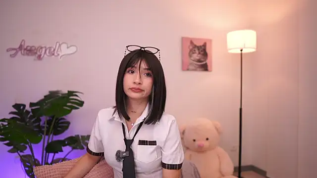 Snapshot of Angeeel_ chatting on October 13, 3:50 am Angeeel online show from October 13, 3:50 am