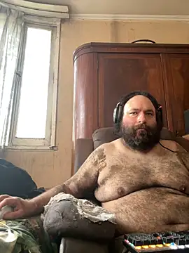 Snapshot of hairyhulk chatting on October 19, 8:20 pm hairyhulk online show from October 19, 8:20 pm