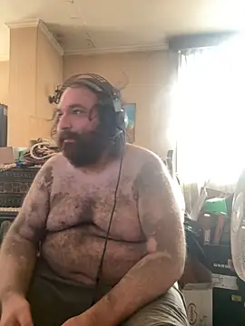 Snapshot of hairyhulk chatting on October 20, 8:31 pm hairyhulk online show from October 20, 8:31 pm