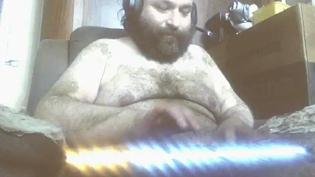Snapshot of hairyhulk chatting on October 28, 7:34 am hairyhulk online show from October 28, 7:34 am