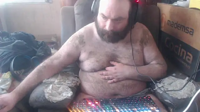 Snapshot of hairyhulk chatting on October 29, 2:19 pm hairyhulk online show from October 29, 2:19 pm