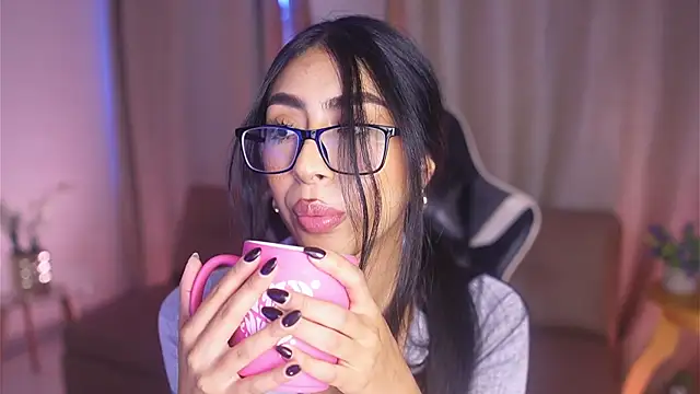 Snapshot of Sara_albrecht chatting on January 17, 3:53 pm Sara albrecht online show from January 17, 3:53 pm