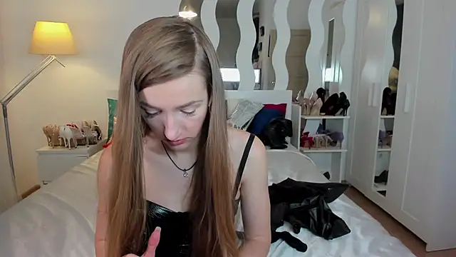 Snapshot of KateRedgar chatting on February 26, 3:41 pm KateRedgar online show from February 26, 3:41 pm