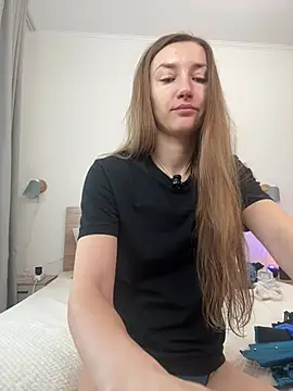 KateRedgar online show from April 12, 11:15 am