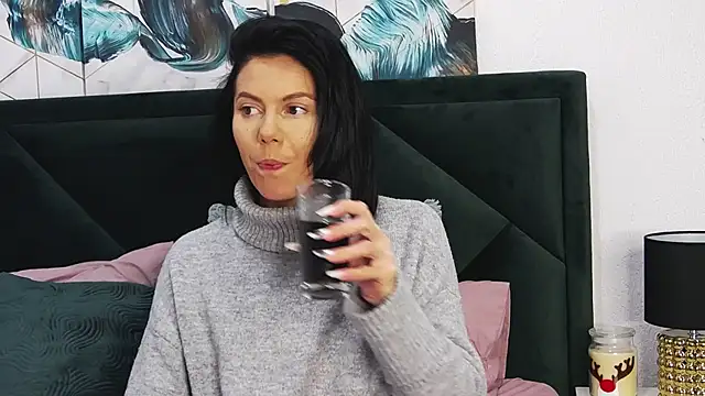 tanyagrey online show from December 14, 3:25 pm