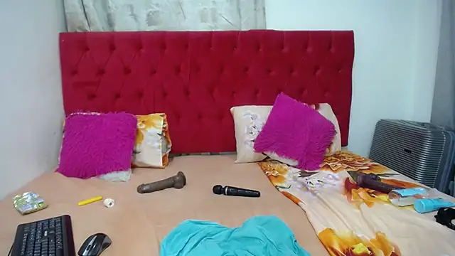 Snapshot of GaggingQueenxx chatting on March 19, 6:55 pm GaggingQueenxx online show from March 19, 6:55 pm