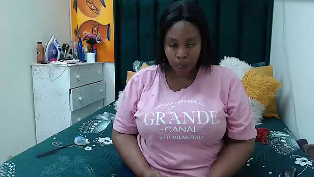 Snapshot of GaggingQueenxx chatting on October 20, 10:27 am GaggingQueenxx online show from October 20, 10:27 am