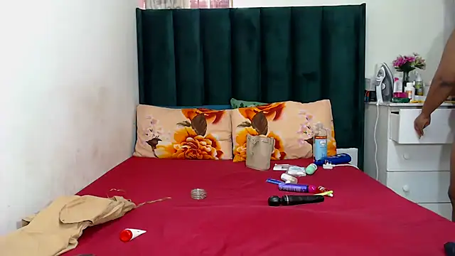 Snapshot of GaggingQueenxx chatting on December 3, 11:08 am GaggingQueenxx online show from December 3, 11:08 am