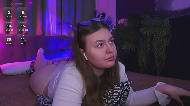 Snapshot of Mia__Peach chatting on December 6, 1:18 am Mia Peach online show from December 6, 1:18 am