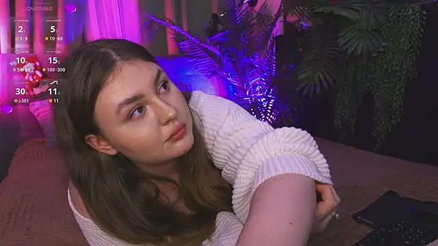 Snapshot of Mia__Peach chatting on December 10, 9:43 pm Mia Peach online show from December 10, 9:43 pm