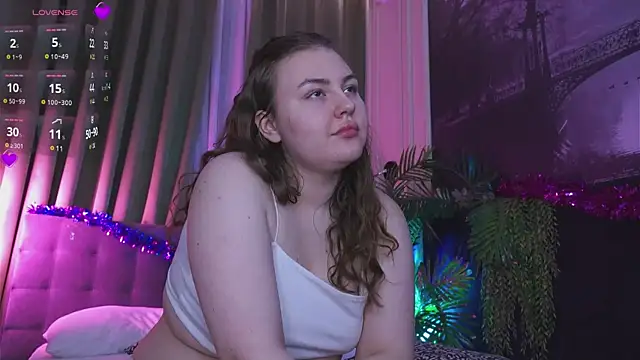 Snapshot of Mia__Peach chatting on December 23, 4:44 am Mia Peach online show from December 23, 4:44 am