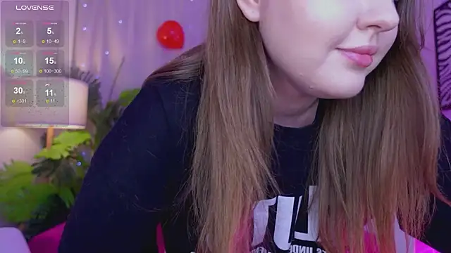 Snapshot of Mia__Peach chatting on February 15, 12:37 am Mia Peach online show from February 15, 12:37 am