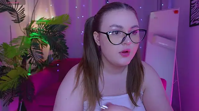 Snapshot of Mia__Peach chatting on February 15, 10:21 pm Mia Peach online show from February 15, 10:21 pm