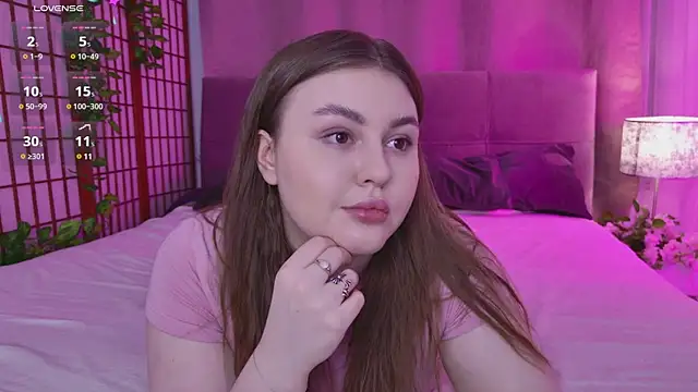 Snapshot of Mia__Peach chatting on February 20, 12:08 am Mia Peach online show from February 20, 12:08 am