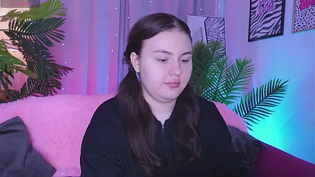 Snapshot of Mia__Peach chatting on March 8, 10:34 pm Mia Peach online show from March 8, 10:34 pm