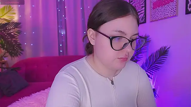 Snapshot of Mia__Peach chatting on March 18, 12:05 am Mia Peach online show from March 18, 12:05 am