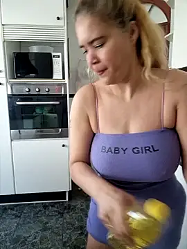 Snapshot of lamorbosa37 chatting on December 10, 11:54 am lamorbosa37 online show from December 10, 11:54 am