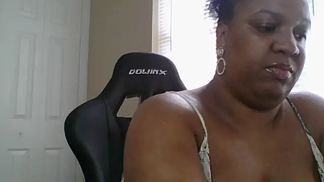 Badgirlbrittt online show from October 3, 4:59 pm