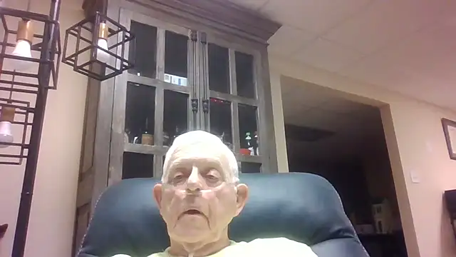 Snapshot of bootlegmanz chatting on October 13, 5:24 pm bootlegmanz online show from October 13, 5:24 pm