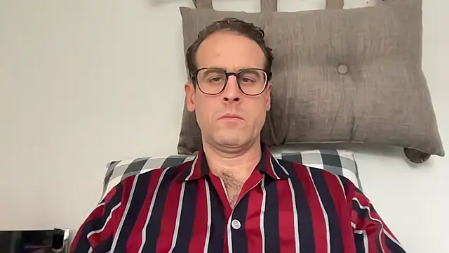 Snapshot of StarrMan99 chatting on December 24, 2:01 pm StarrMan99 online show from December 24, 2:01 pm