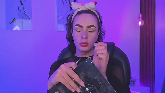 miah connor online show from November 18, 7:40 pm