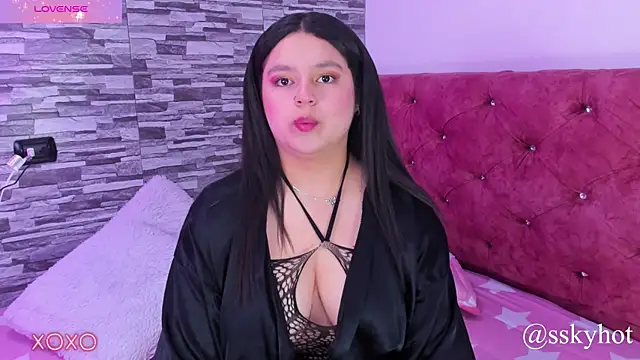 Snapshot of skyhotgirll chatting on January 14, 9:09 pm skyhotgirll online show from January 14, 9:09 pm