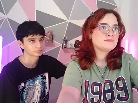 Snapshot of AndrewAnndCherry chatting on December 3, 12:18 am AndrewAnndCherry online show from December 3, 12:18 am