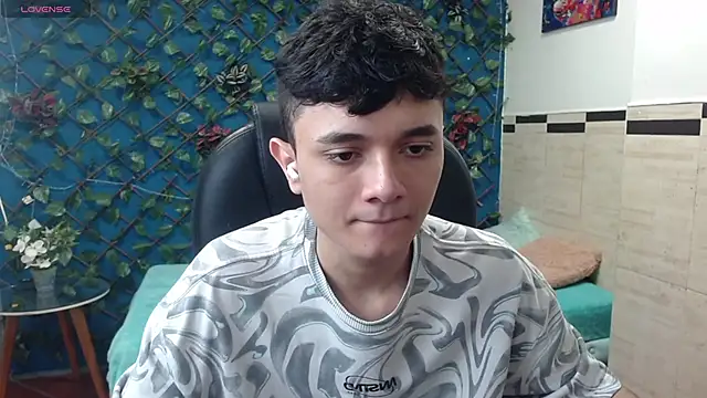 Snapshot of Waturox chatting on March 5, 6:56 pm Waturox online show from March 5, 6:56 pm