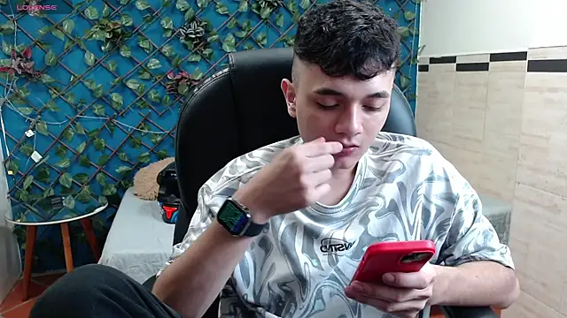 Snapshot of Waturox chatting on October 22, 7:24 pm Waturox online show from October 22, 7:24 pm