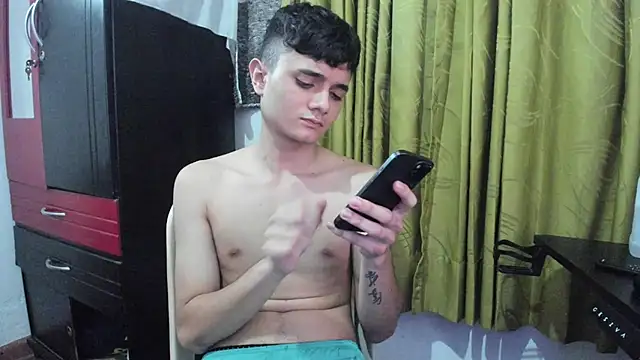 Snapshot of Waturox chatting on November 29, 3:53 am Waturox online show from November 29, 3:53 am