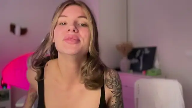 KesandAlex online show from March 5, 8:43 am