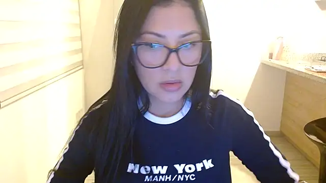 Charlotte cute18 online show from December 13, 11:32 pm