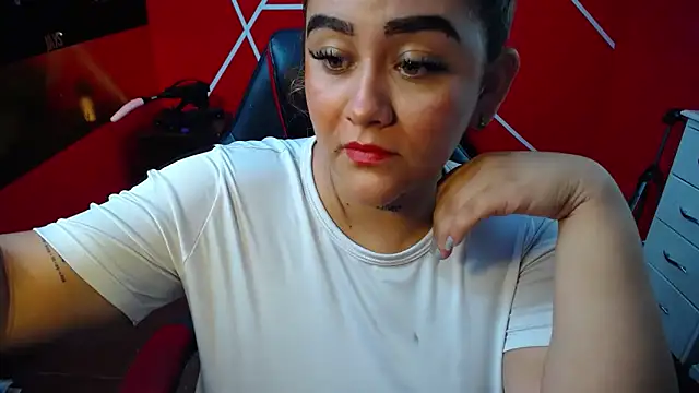 Snapshot of loly_bigbooty4u chatting on November 23, 6:13 am loly bigbooty4u online show from November 23, 6:13 am