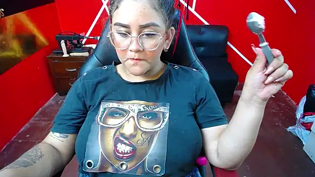 Snapshot of loly_bigbooty4u chatting on December 14, 8:24 pm loly bigbooty4u online show from December 14, 8:24 pm