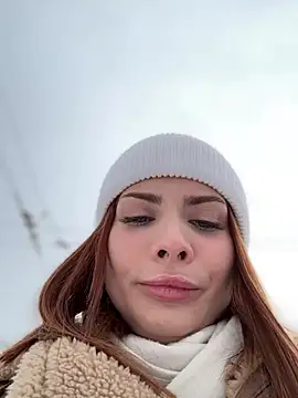 Snapshot of Accole chatting on January 7, 8:34 am Accole online show from January 7, 8:34 am