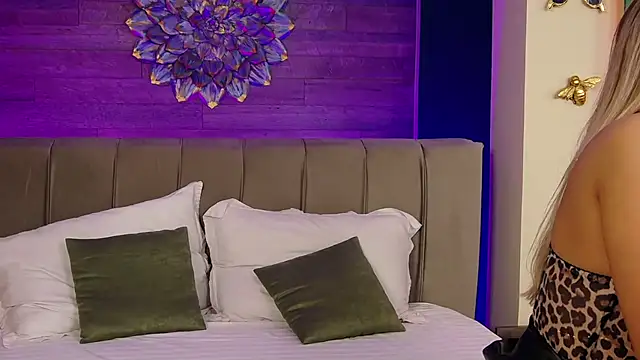 LoraDevine online show from September 19, 7:25 pm