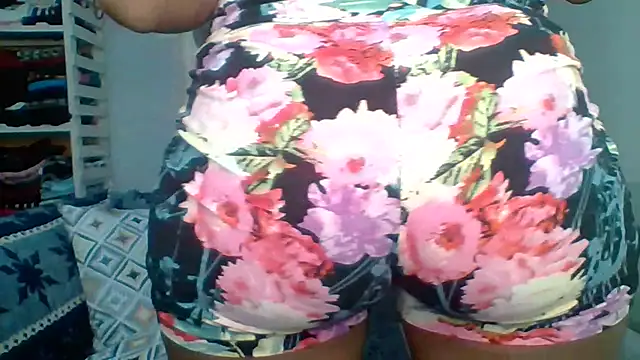 Petite 254 online show from April 4, 11:46 pm