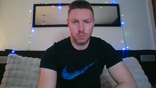 Snapshot of Fit4fun24 chatting on February 24, 11:19 pm Fit4fun24 online show from February 24, 11:19 pm