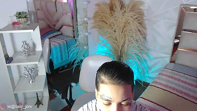 Jonesliam23 online show from March 26, 7:19 pm