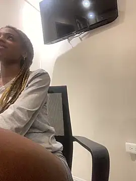 Snapshot of adaraSmiith chatting on January 14, 11:42 am adaraSmiith online show from January 14, 11:42 am