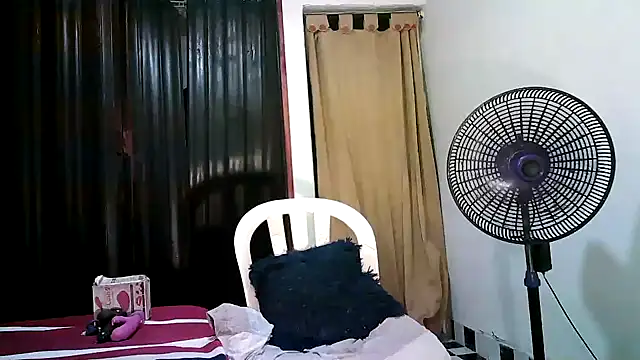 kimmiemm online show from October 2, 12:17 am