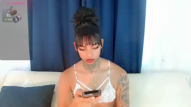 Snapshot of laura_sweett120 chatting on November 7, 1:33 pm laura sweett120 online show from November 7, 1:33 pm