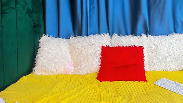 Kinky fazzy234 online show from January 13, 4:18 am