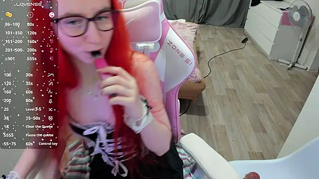 Snapshot of Malina_Lovely chatting on October 27, 8:35 pm Malina Lovely online show from October 27, 8:35 pm